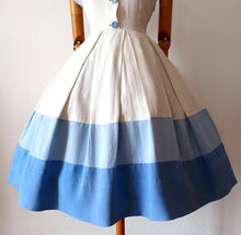 Charger l&#39;image dans la galerie, 1950s - Marvelous Blue Shades Linen Dress - W27.5 (70cm)
