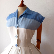 Charger l&#39;image dans la galerie, 1950s - Marvelous Blue Shades Linen Dress - W27.5 (70cm)
