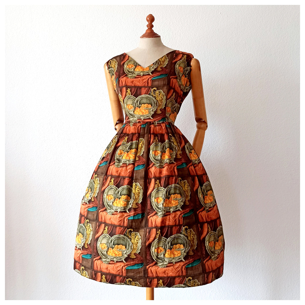 1950s - SCARLETT, France - Fabulous Museum Novelty Print Dress - W28 (72cm)