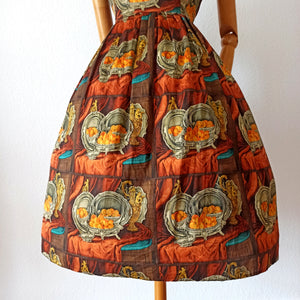 1950s - SCARLETT, France - Fabulous Museum Novelty Print Dress - W28 (72cm)