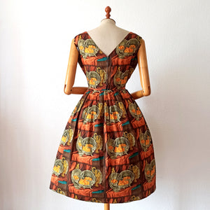 1950s - SCARLETT, France - Fabulous Museum Novelty Print Dress - W28 (72cm)