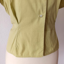 Charger l&#39;image dans la galerie, 1950s - Delicious Avocado Green Embroidered Cotton Blouse  - W42 (106cm)
