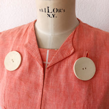 Charger l&#39;image dans la galerie, 1950s - Adorable Massive Buttons Salmon Bolero Dress - W27.5 (70cm)
