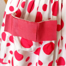 Laden Sie das Bild in den Galerie-Viewer, 1950s 1960s - Fabulous Pink Dots Pockets Dress - W27 (68cm)
