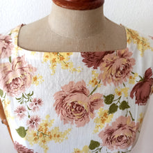 Charger l&#39;image dans la galerie, 1950s - Beautiful Roseprint Summer Cotton Dress - W32 (82cm)
