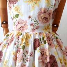 Charger l&#39;image dans la galerie, 1950s - Beautiful Roseprint Summer Cotton Dress - W32 (82cm)
