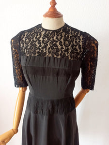 1950s - Exquisite Black Lace Night Dress - W27.5 (70cm)