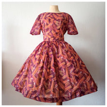 Cargar imagen en el visor de la galería, 1950s 1960s - Stunning Abstract Dress - W26 (66cm)
