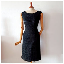 Charger l&#39;image dans la galerie, 1960s - Elegant Black Cotton Lace Night Dress - W27.5 (70cm)
