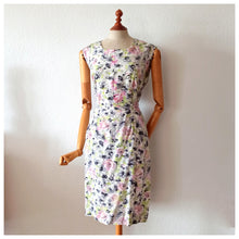 Load image into Gallery viewer, 1950s 1960s - Gorgeous Roseprint Rayon Dress - W42 (106cm)
