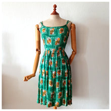 Laden Sie das Bild in den Galerie-Viewer, 1950s 1960s - Gorgeous Abstract Rayon Summer Dress - W27.5 (70cm)
