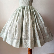 Load image into Gallery viewer, 1950s - Sweet Floral Summer Dress - W26 (66cm)
