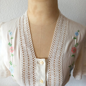 1970s does 1940s - Beautiful Embroidery Cotton Blouse - W26 (66cm)