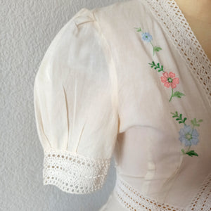 1970s does 1940s - Beautiful Embroidery Cotton Blouse - W26 (66cm)