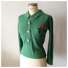 Load image into Gallery viewer, 1960s - Adorable Green Floral Embroidery Top
