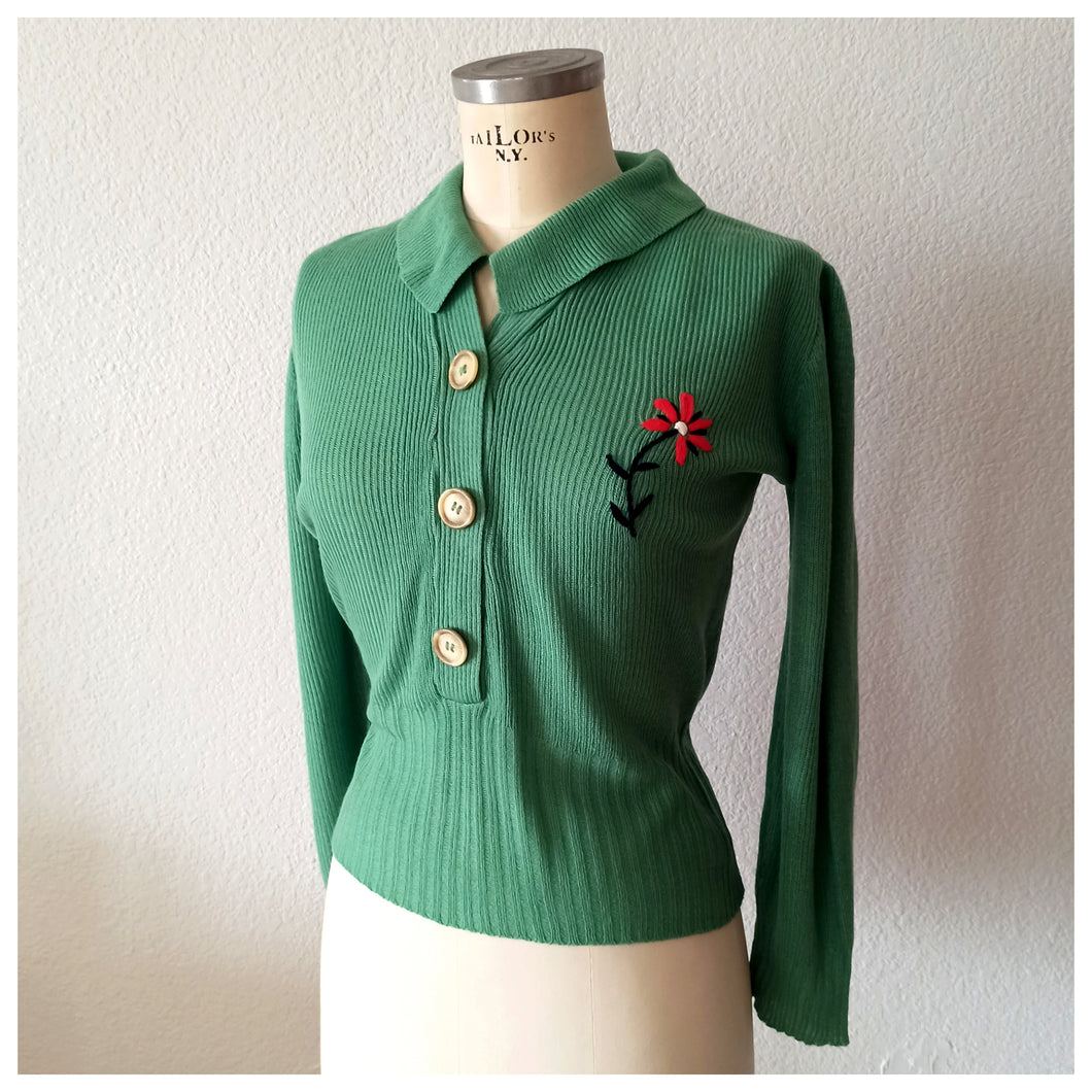 1960s - Adorable Green Floral Embroidery Top