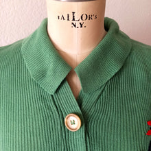 Load image into Gallery viewer, 1960s - Adorable Green Floral Embroidery Top
