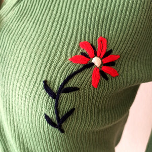 1960s - Adorable Green Floral Embroidery Top