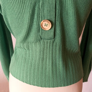 1960s - Adorable Green Floral Embroidery Top