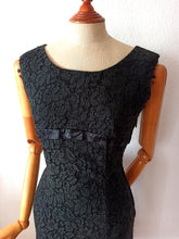 Charger l&#39;image dans la galerie, 1960s - Elegant Black Cotton Lace Night Dress - W27.5 (70cm)
