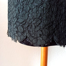 Charger l&#39;image dans la galerie, 1960s - Elegant Black Cotton Lace Night Dress - W27.5 (70cm)
