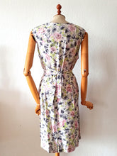 Load image into Gallery viewer, 1950s 1960s - Gorgeous Roseprint Rayon Dress - W42 (106cm)
