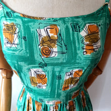 Carica l&#39;immagine nel visualizzatore di Gallery, 1950s 1960s - Gorgeous Abstract Rayon Summer Dress - W27.5 (70cm)
