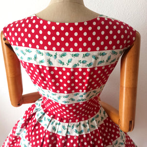 1950s  - Exquisite Floral Dotted Red Cotton Dress  - W28.5 (72cm)