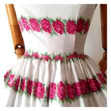 Load image into Gallery viewer, 1950s  - Adorable Roseprint Rayon Dress  - W27 (68cm)
