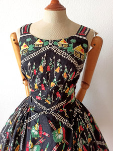 1950s  - FRANCE - Stunning Novelty Print Dress  - W31 (78cm)