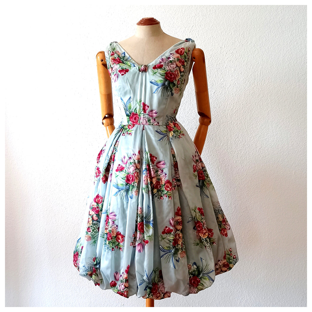 1950s - Outstanding Beauty Floral Bouquets Dress - W26 (66cm)