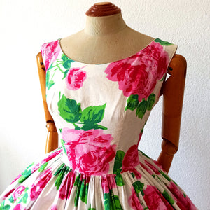 1950s - CHANTILLY, Switzerland - Stunning Roseprint Dress - W28 (70cm)