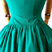 Charger l&#39;image dans la galerie, 1950s 1960s - Gorgeous French Green Cotton Dress - W28.5 (72cm)
