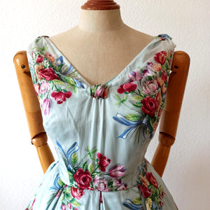 1950s - Outstanding Beauty Floral Bouquets Dress - W26 (66cm)