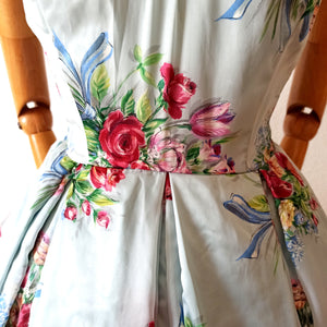 1950s - Outstanding Beauty Floral Bouquets Dress - W26 (66cm)