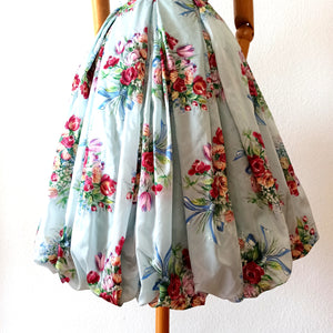 1950s - Outstanding Beauty Floral Bouquets Dress - W26 (66cm)