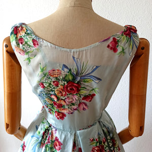 1950s - Outstanding Beauty Floral Bouquets Dress - W26 (66cm)