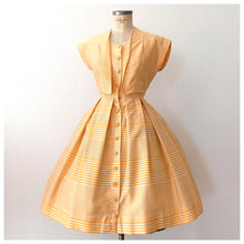 Carica l&#39;immagine nel visualizzatore di Gallery, 1950s - Adorable French Butter Yellow Striped Bolero Dress - W29 (74cm)
