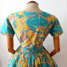 Laden Sie das Bild in den Galerie-Viewer, 1950s - BOUSSAC de PARIS, France - Stunning Cotton Dress - W29 (74cm)
