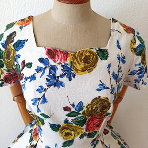 1950s - WÜNDISCH, Germany - Stunning Roseprint Dress - W28 (70cm)