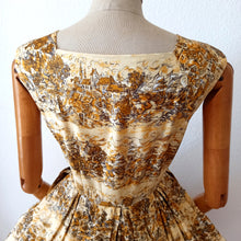 Load image into Gallery viewer, 1950s - Fabulous Novelty Print Cotton Dress - W27.5 (70cm)
