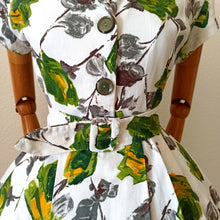 Cargar imagen en el visor de la galería, 1950s - FONTANOR, Belgium - Fabulous Roseprint Dress - W30 (76cm)
