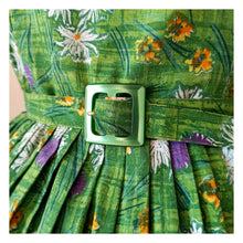 Cargar imagen en el visor de la galería, 1950s 1960s - Stunning Floral Garden Cotton Dress - W27.5 (70cm)
