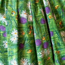 Laden Sie das Bild in den Galerie-Viewer, 1950s 1960s - Stunning Floral Garden Cotton Dress - W27.5 (70cm)
