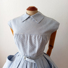 Cargar imagen en el visor de la galería, 1950s - MARIE BONHEUR, Paris - Adorable Pockets Dress - W24 (62cm)
