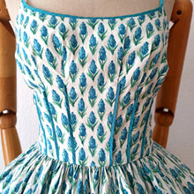 Load image into Gallery viewer, 1950s - Stunning British Spaghetti Straps Floral Dress - W26 (66cm)
