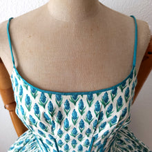 Cargar imagen en el visor de la galería, 1950s - Stunning British Spaghetti Straps Floral Dress - W26 (66cm)
