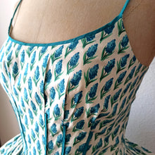 Load image into Gallery viewer, 1950s - Stunning British Spaghetti Straps Floral Dress - W26 (66cm)
