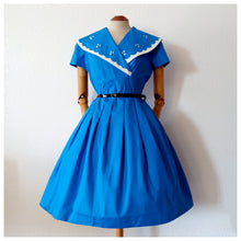 Charger l&#39;image dans la galerie, 1950s - ODILENE, Paris- Stunning Blue Cotton Dress - W32 (81cm)
