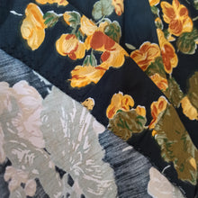 Cargar imagen en el visor de la galería, 1950s - Spectacular Black Floral Cotton Dress - W28 (72cm)
